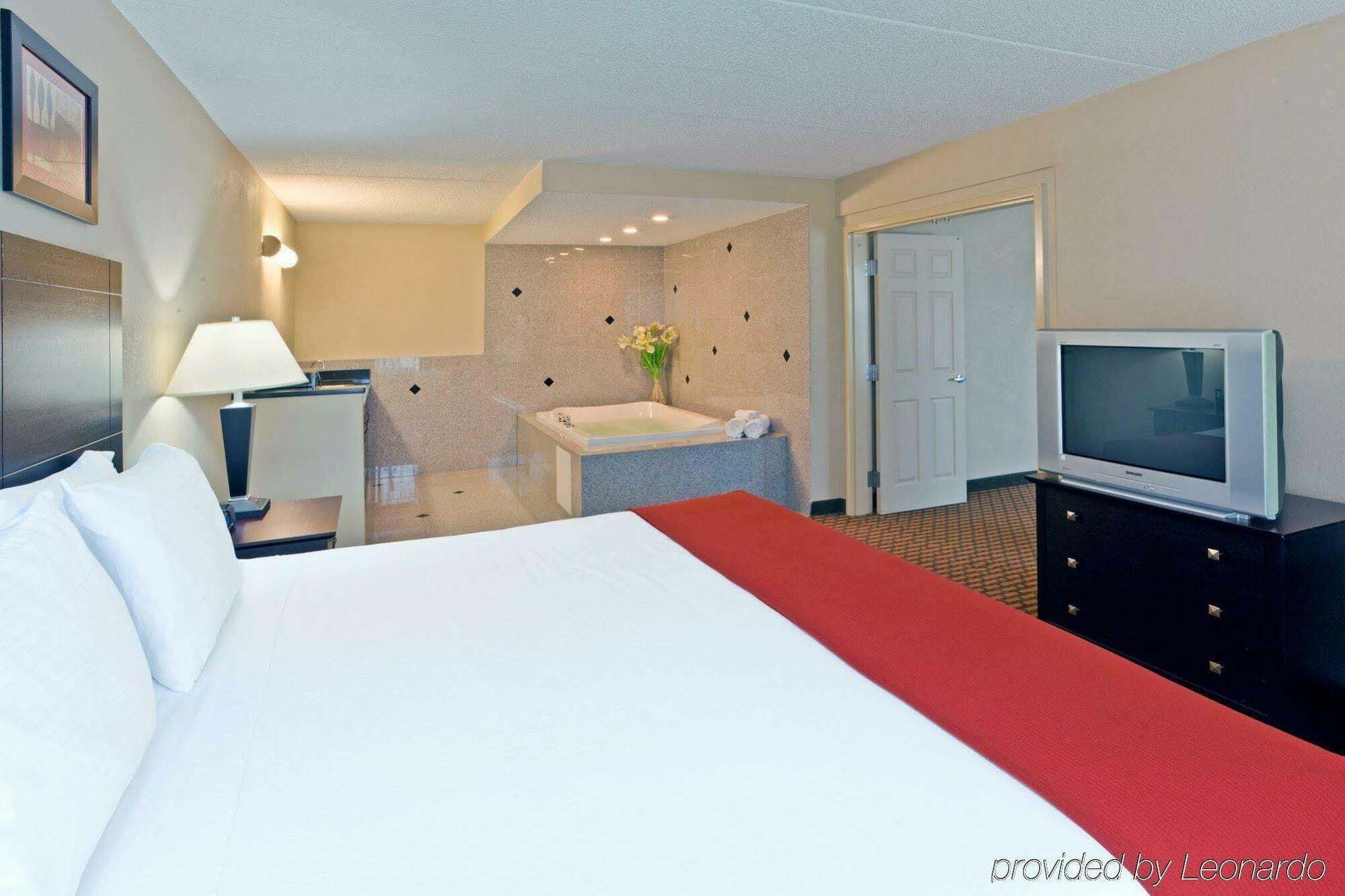 Holiday Express Woodstock-shenandoah Valley By Ihg Woodstock